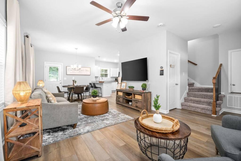 One-Of-A-Kind Smart, Cookie Themed Home For Up To 6 클락스빌 외부 사진