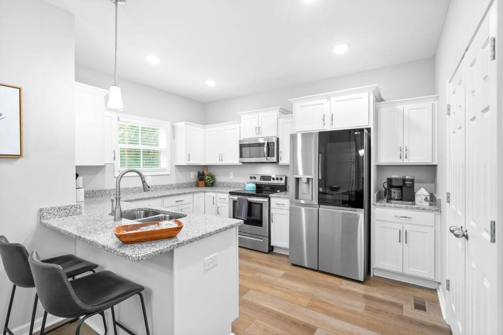 One-Of-A-Kind Smart, Cookie Themed Home For Up To 6 클락스빌 외부 사진