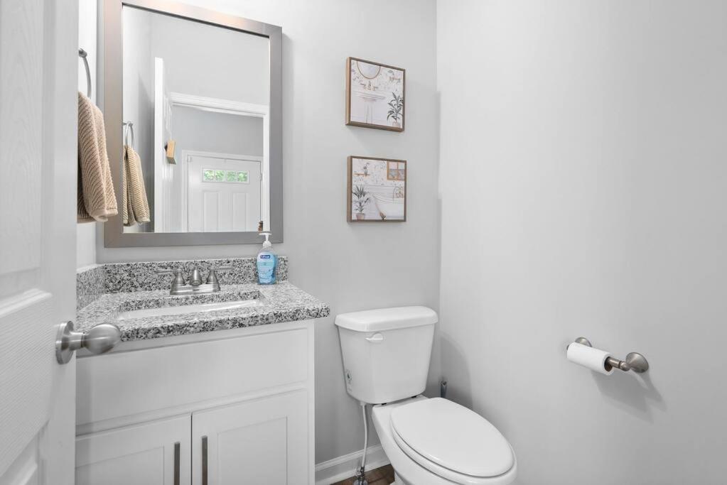 One-Of-A-Kind Smart, Cookie Themed Home For Up To 6 클락스빌 외부 사진