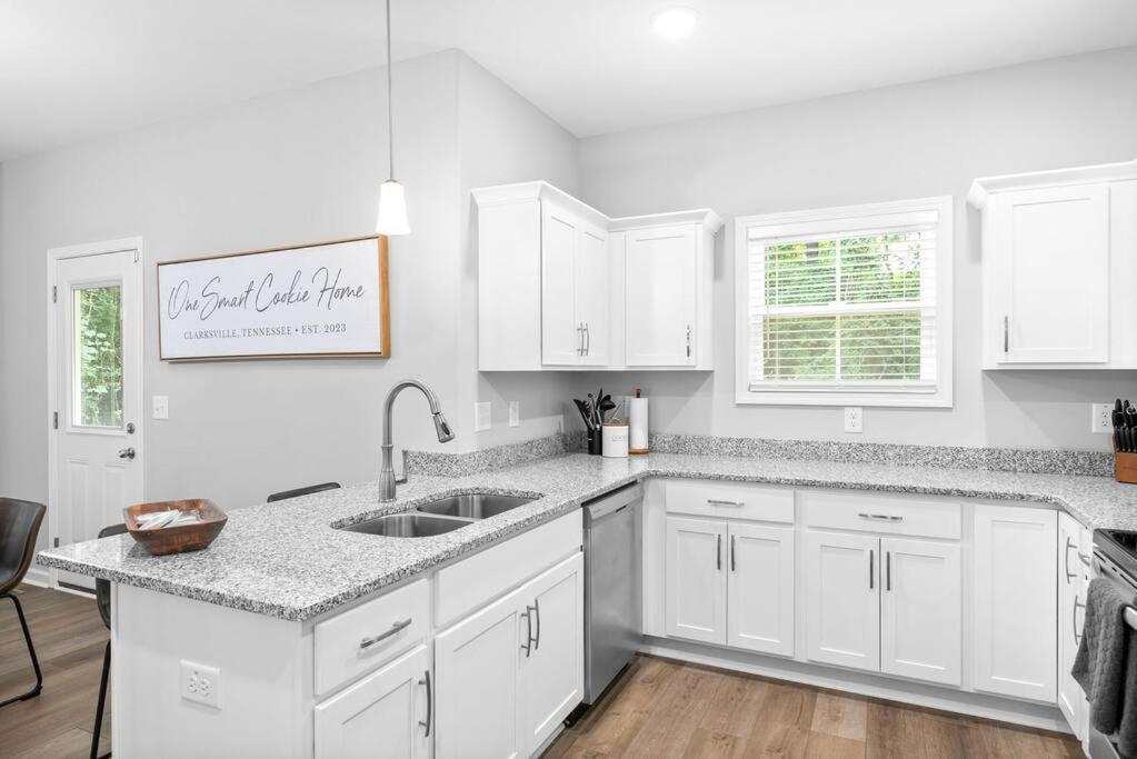 One-Of-A-Kind Smart, Cookie Themed Home For Up To 6 클락스빌 외부 사진