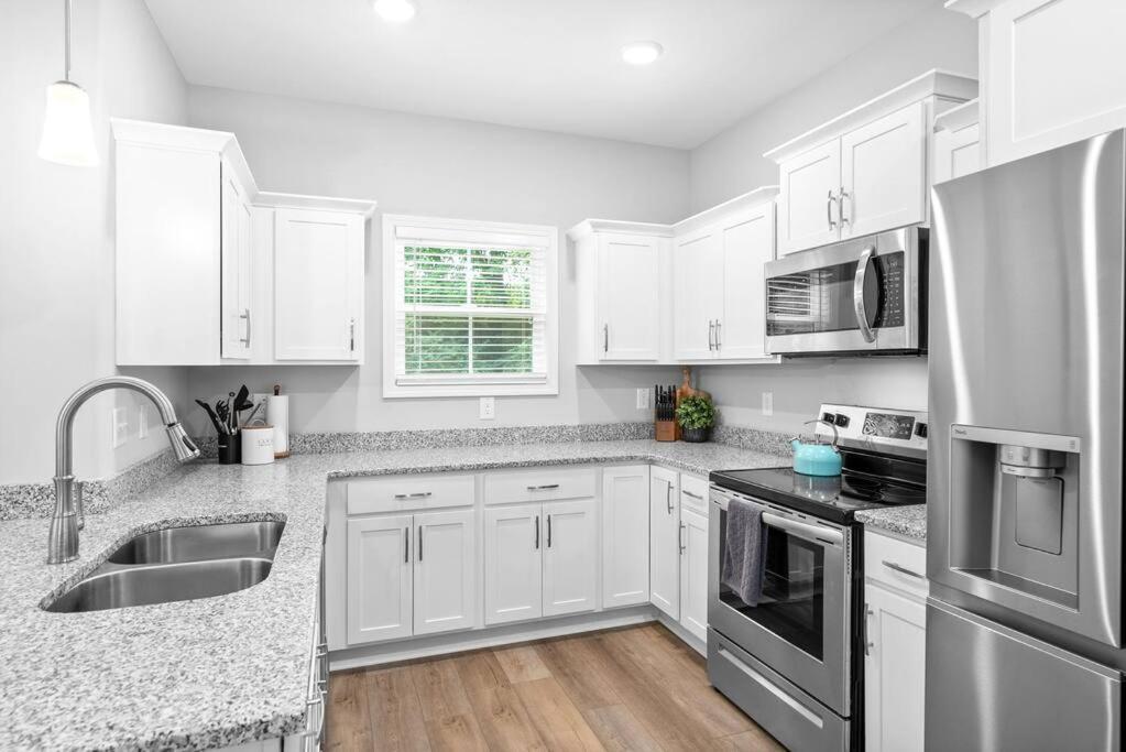 One-Of-A-Kind Smart, Cookie Themed Home For Up To 6 클락스빌 외부 사진